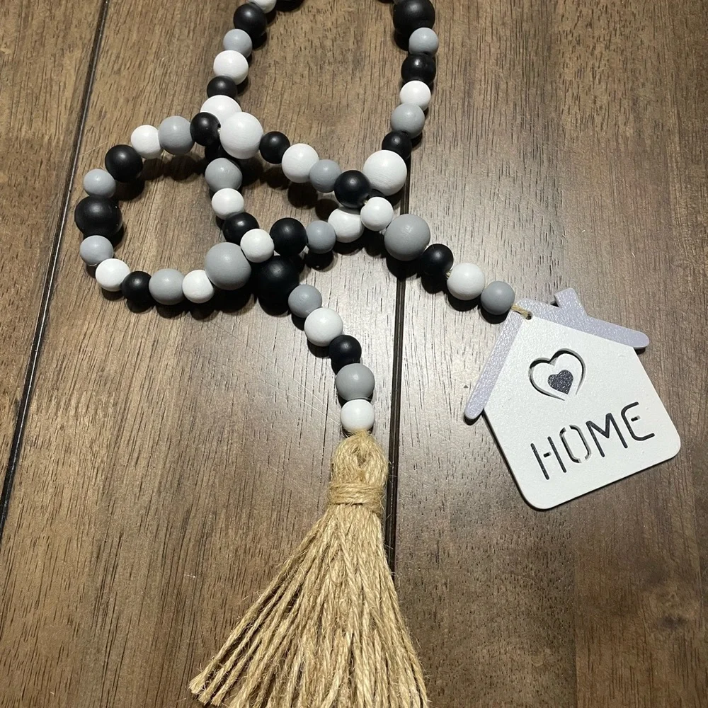 Handmade beaded home - Picture 3 of 3